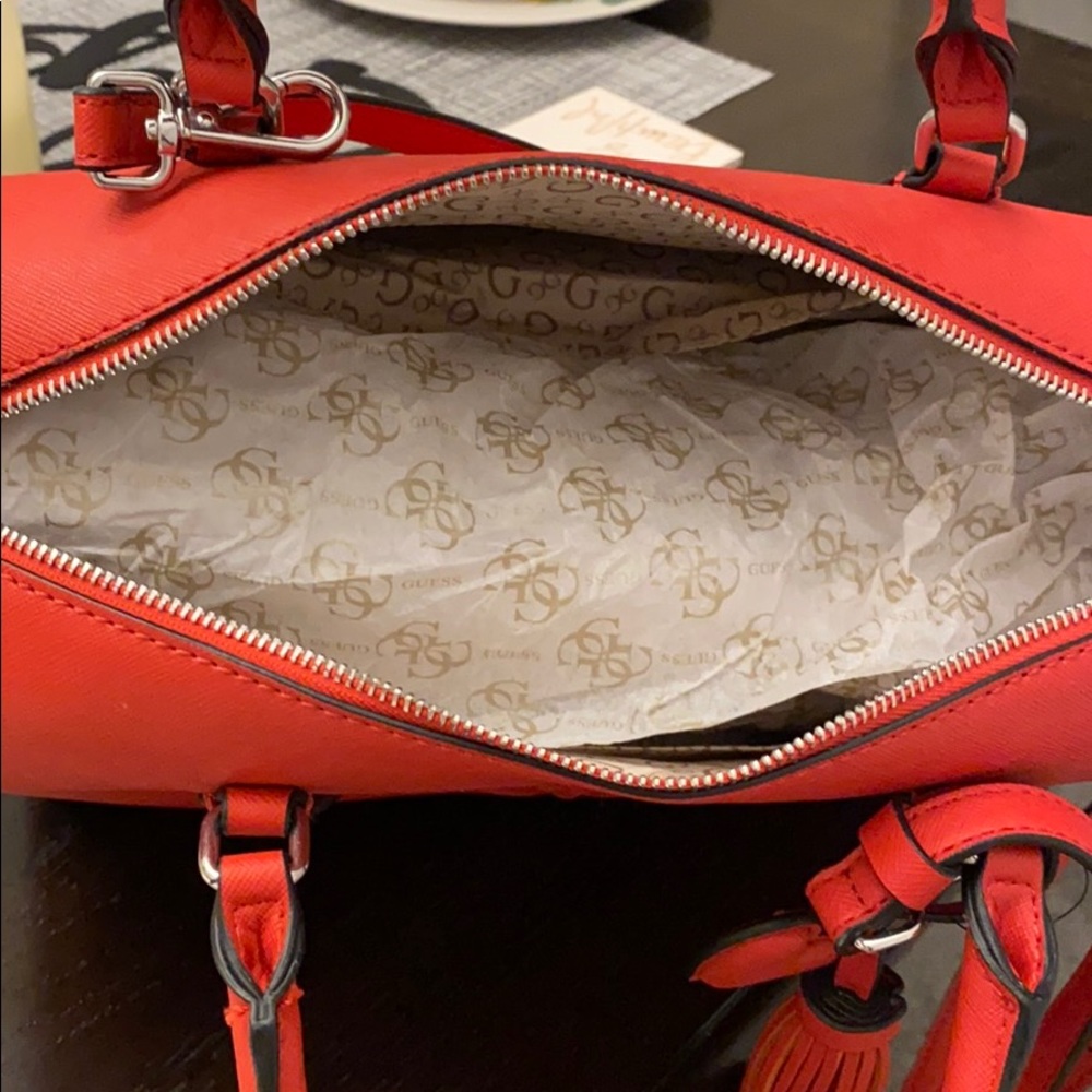 Guess Handbag “Authentic” - Picture 4 of 6